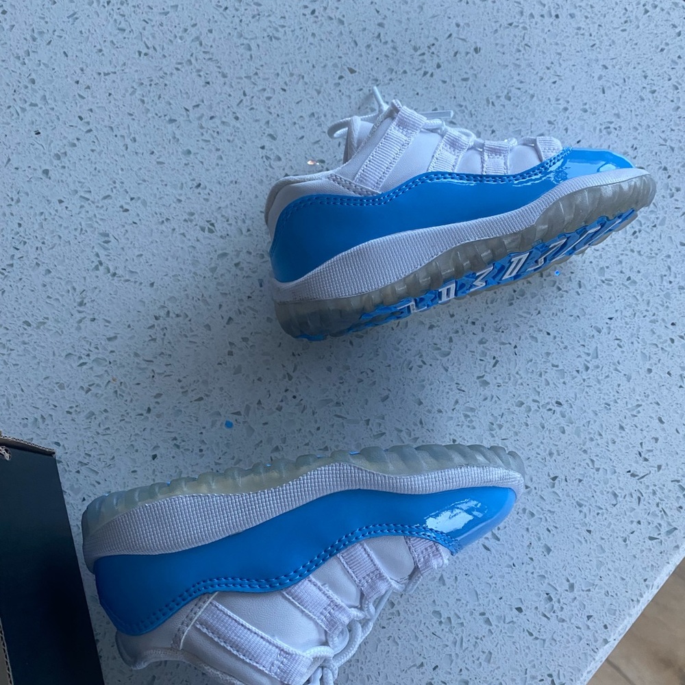 Beautiful Jordan retro 11 Los BT white baby blue kids 7c great condition - Picture 2 of 8
